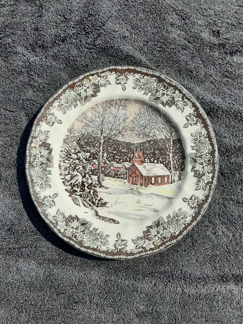Johnson Bros 1980"s Christmas "Friendly Village" 10" Dinner Plate